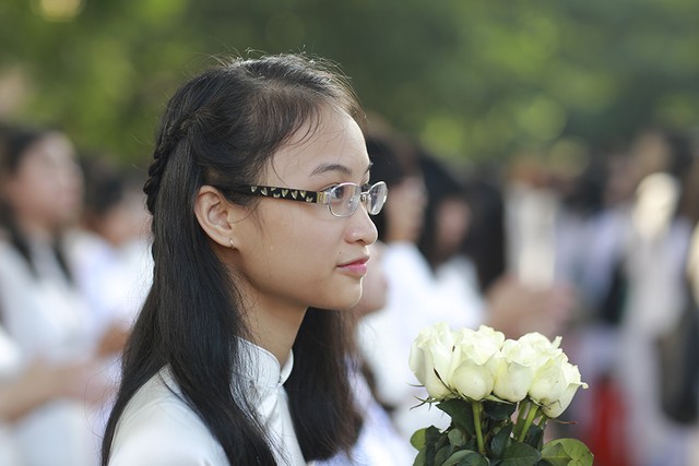 Nữ sinh Hà Nội tươi tắn trong lễ khai giảng năm học mới. (Ảnh: Cường Net)